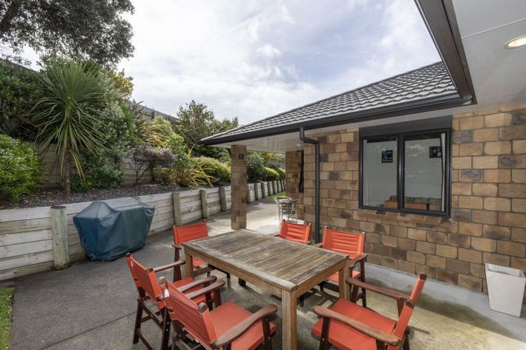 Photo of property in 33 Gandalf Crescent, Paraparaumu, 5032