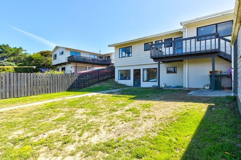 Photo of property in 11 Parkinson Close, Whitby, Porirua, 5024