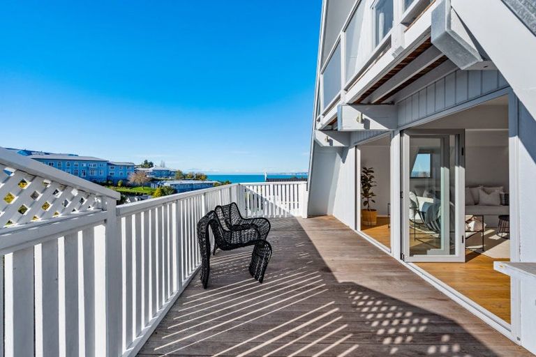 Photo of property in 6 Fitzroy Road, Bluff Hill, Napier, 4110