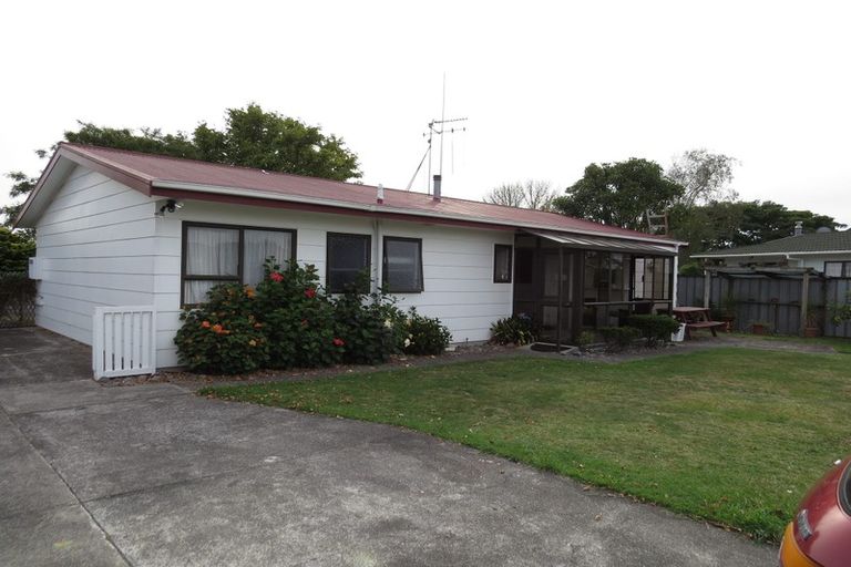 Photo of property in 92 Oakfield Crescent, Pukete, Hamilton, 3200