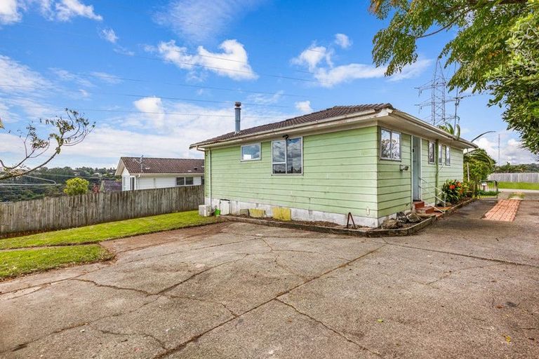 Photo of property in 19 Doone Place, Massey, Auckland, 0614