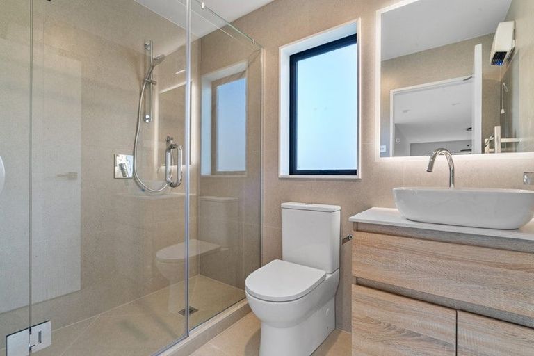 Photo of property in 86a Kervil Avenue, Te Atatu Peninsula, Auckland, 0610