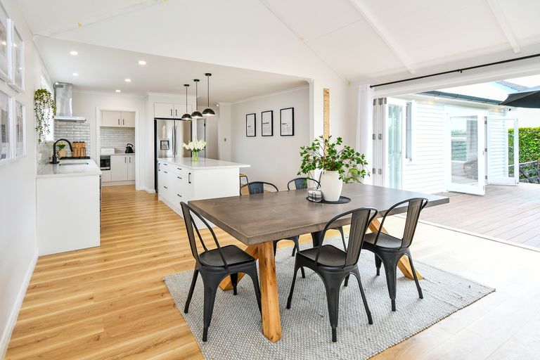 Photo of property in 25 Village Way, Ardmore, Papakura, 2582