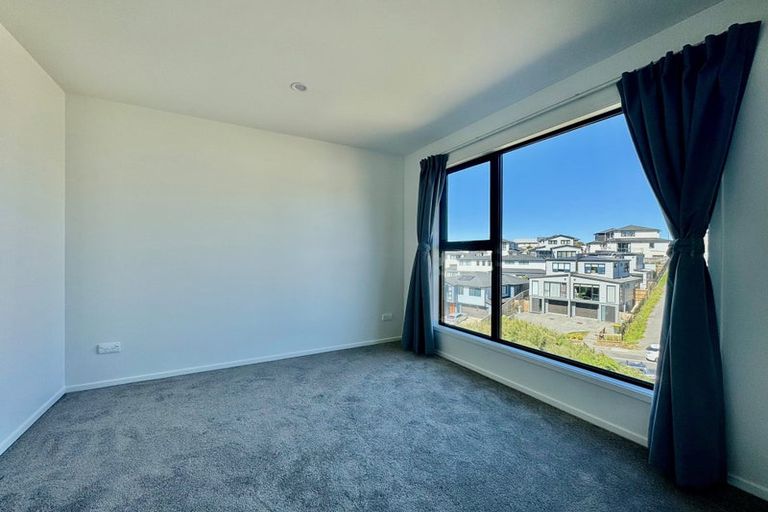 Photo of property in 8 Kautawa Lane, Massey, Auckland, 0614