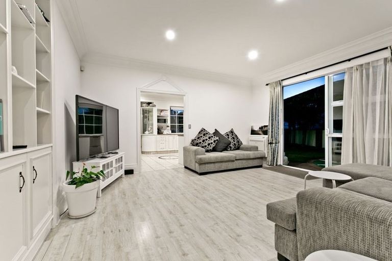 Photo of property in 18 Mansion Court, West Harbour, Auckland, 0618