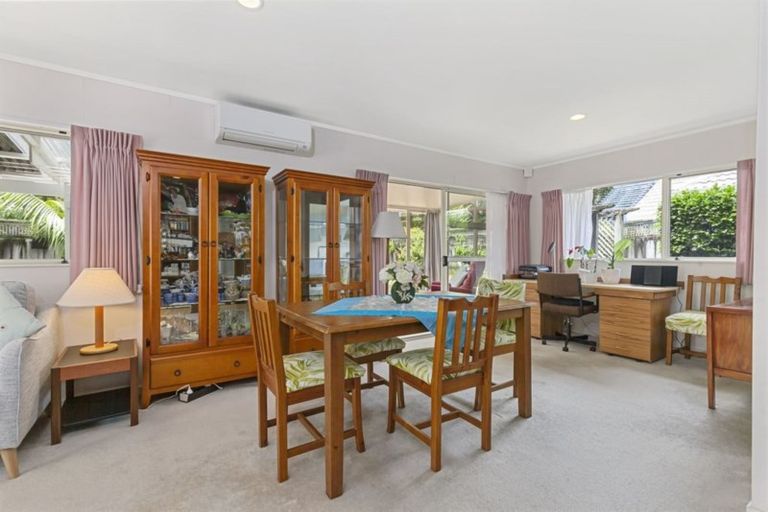Photo of property in 33 Settlers Grove, Orewa, 0931
