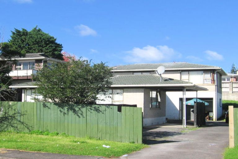 Photo of property in 1/22 Coburg Street, Henderson, Auckland, 0612