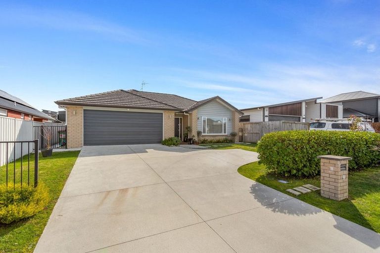 Photo of property in 9 Arahi Place, Rototuna North, Hamilton, 3210