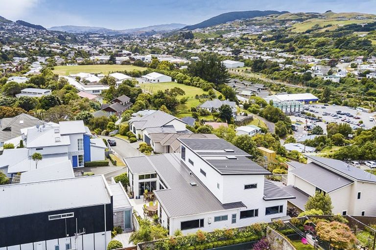 Photo of property in 5 Linacre Way, Tawa, Wellington, 5028