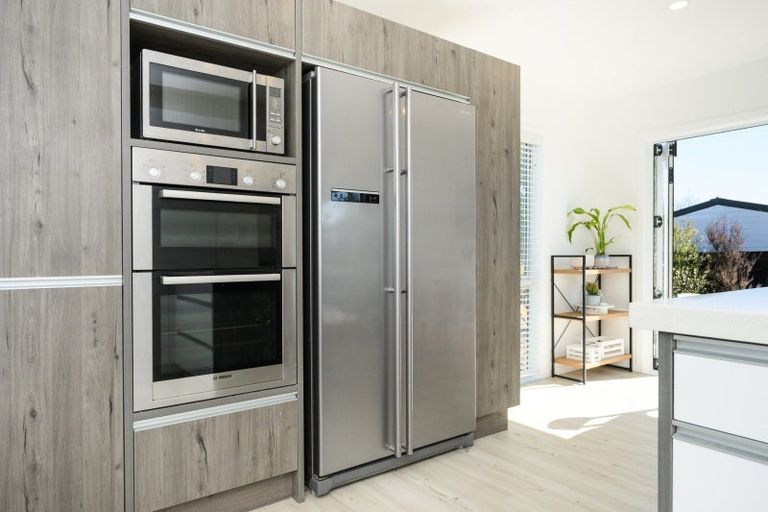 Photo of property in 10 Gladys Place, Kelvin Grove, Palmerston North, 4414