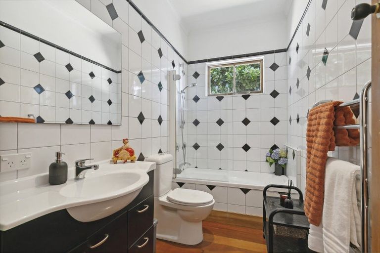 Photo of property in 28-31 Brixham Way, Newtown, Wellington, 6021