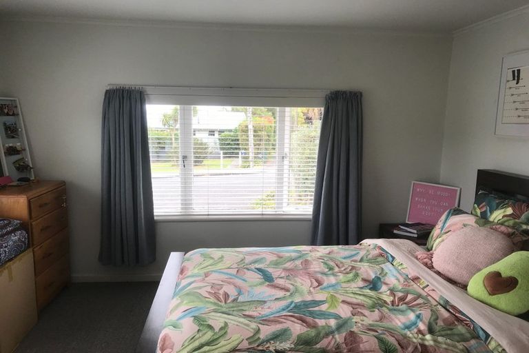 Photo of property in 4 Highland Avenue, Titirangi, Auckland, 0604