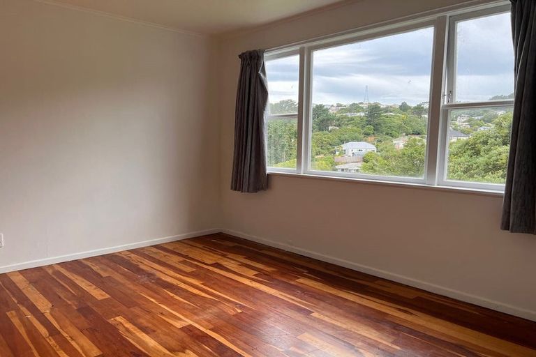 Photo of property in 147 Ruskin Road, Newlands, Wellington, 6037