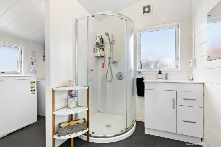 Photo of property in 13 Thurleigh Grove, Karori, Wellington, 6012