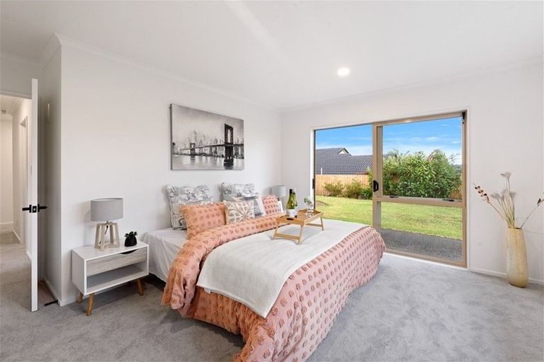 Photo of property in 36 Fleetwood Drive, Henderson, Auckland, 0612