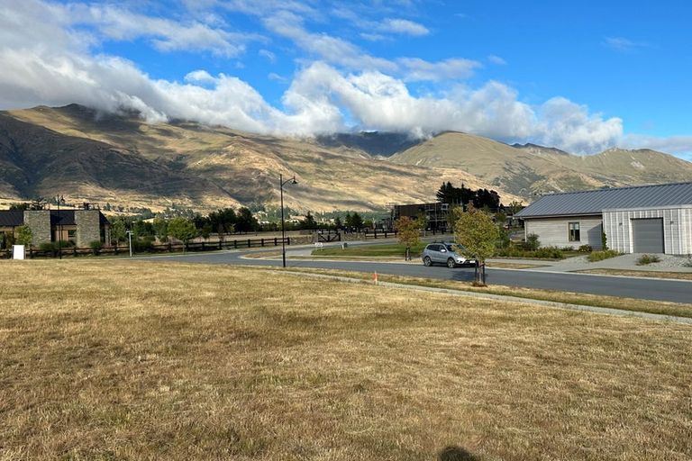 Photo of property in 6 Doug Ledgerwood Drive, Wanaka, 9305