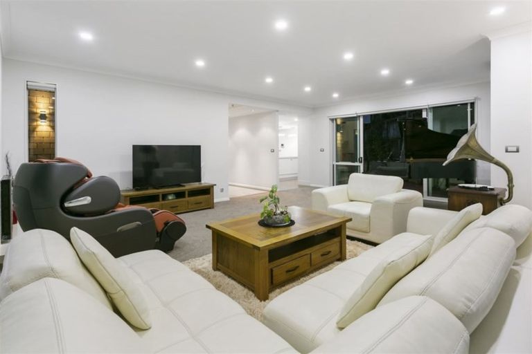 Photo of property in 64 English Oak Drive, Schnapper Rock, Auckland, 0632