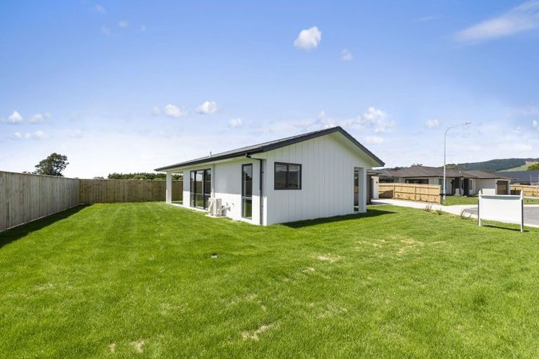 Photo of property in 10 Oak Place, Levin, 5510