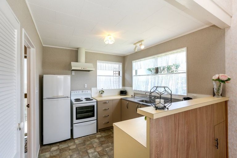 Photo of property in 13 Karamu Street, Strandon, New Plymouth, 4312