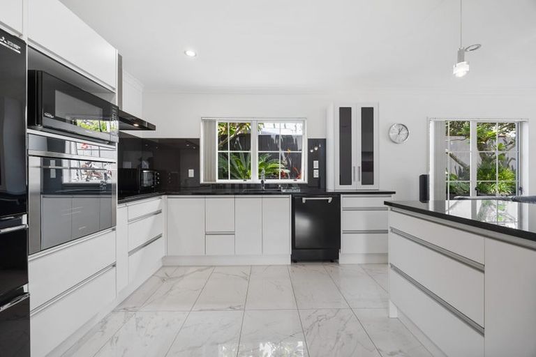 Photo of property in 8b Lupetti Rise, West Harbour, Auckland, 0618