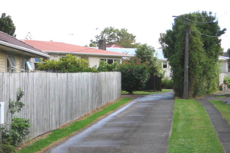 Photo of property in 1/86 Tirimoana Road, Te Atatu South, Auckland, 0602