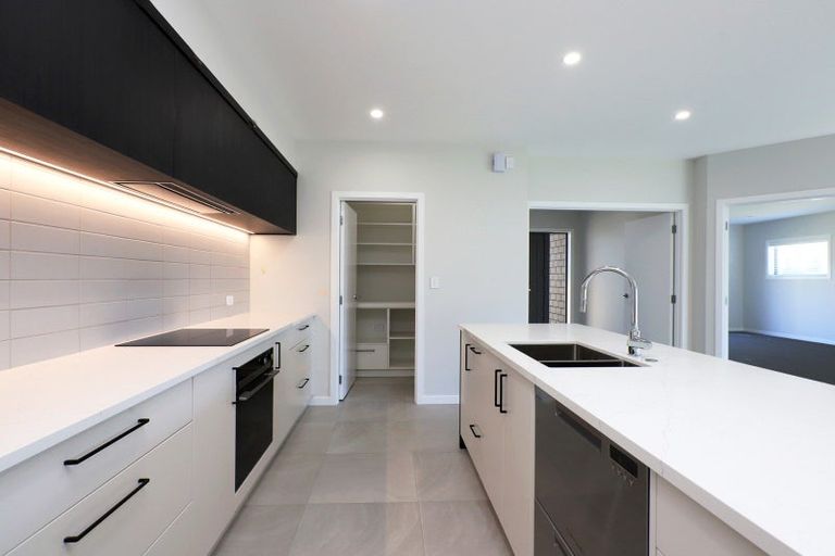 Photo of property in 5 Cassin Place, Taradale, 4112