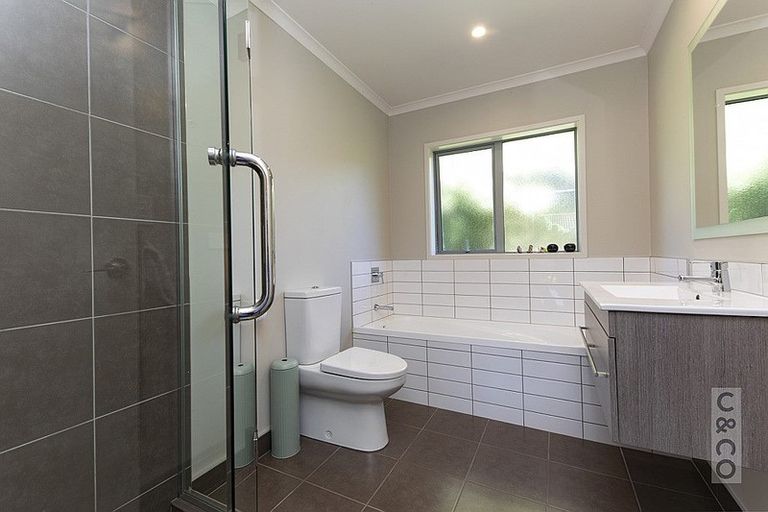 Photo of property in 23 Crabb Fields Lane, Riverhead, 0820