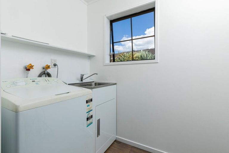 Photo of property in 8/248 Great North Road, Henderson, Auckland, 0612