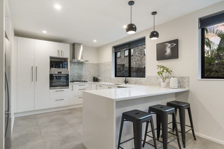 Photo of property in 71a Neil Avenue, Te Atatu Peninsula, Auckland, 0610