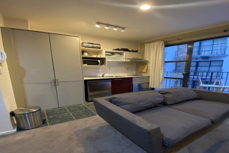 Photo of property in Atrium Towers, 4h/154 The Terrace, Wellington Central, Wellington, 6011