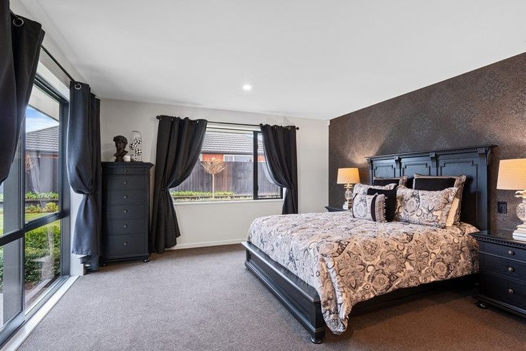 Photo of property in 18 Dunaverty Place, Broomfield, Christchurch, 8042