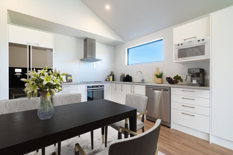 Photo of property in 2 Matakanui Lane, Wanaka, 9305