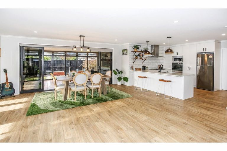 Photo of property in 22 Kauri Drive, Waiuku, 2123