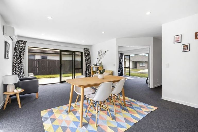 Photo of property in 9 Cory Jane Grove, Riverstone Terraces, Upper Hutt, 5018