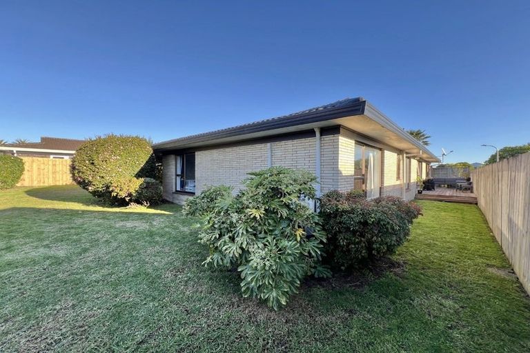Photo of property in 9 Syntax Place, Conifer Grove, Takanini, 2112