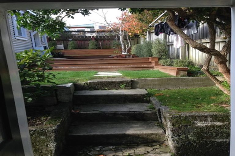 Photo of property in 69 Rolleston Street, Mount Cook, Wellington, 6021