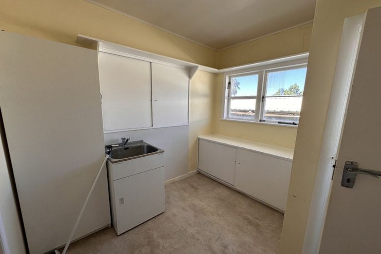 Photo of property in 9 Savoy Road, Glen Eden, Auckland, 0602