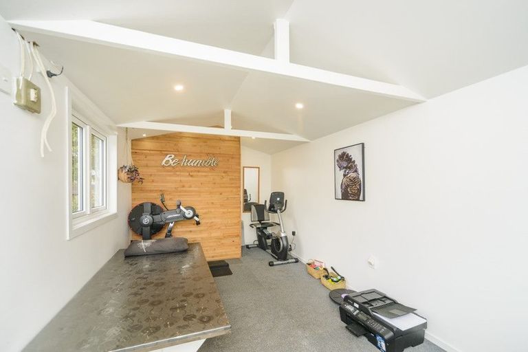 Photo of property in 97 Hillcrest Drive, Kelvin Grove, Palmerston North, 4414