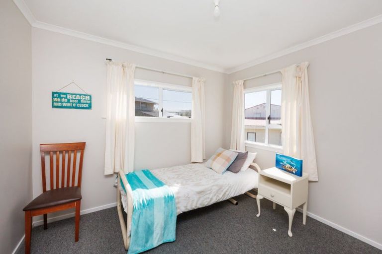Photo of property in 13 Nelson Street, Foxton Beach, Foxton, 4815