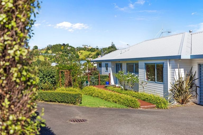 Photo of property in 18 Lorrigan Way, Welcome Bay, Tauranga, 3112