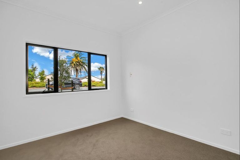 Photo of property in 1/500 Te Atatu Road, Te Atatu Peninsula, Auckland, 0610