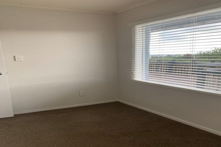Photo of property in 40 Oruamo Place, Beach Haven, Auckland, 0626