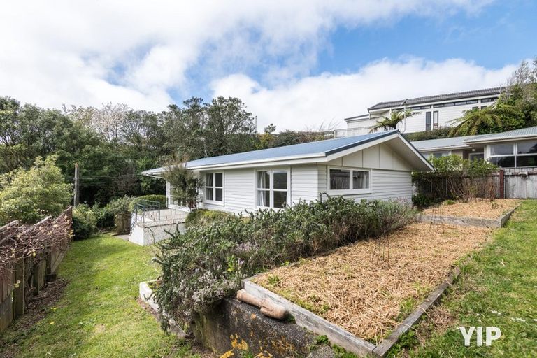 Photo of property in 14 Leona Way, Paparangi, Wellington, 6037