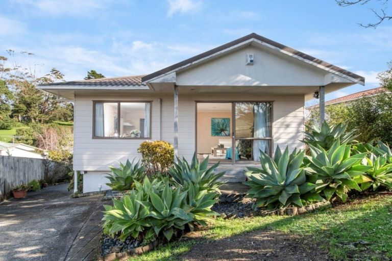 Photo of property in 25 Loughanure Place, Massey, Auckland, 0614