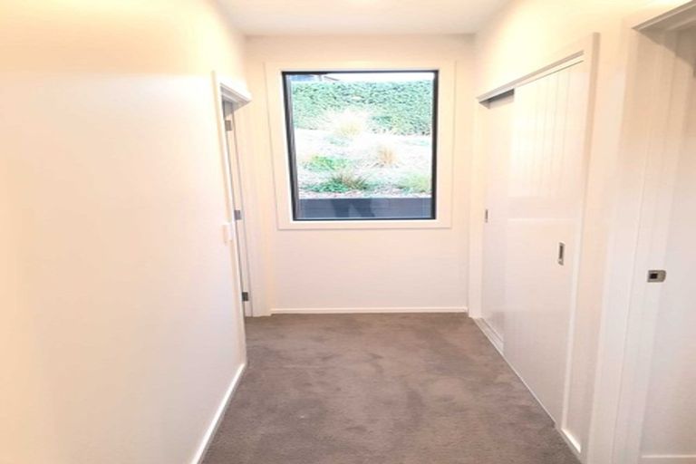 Photo of property in 16 Kinross Lane, Jacks Point, Queenstown, 9371