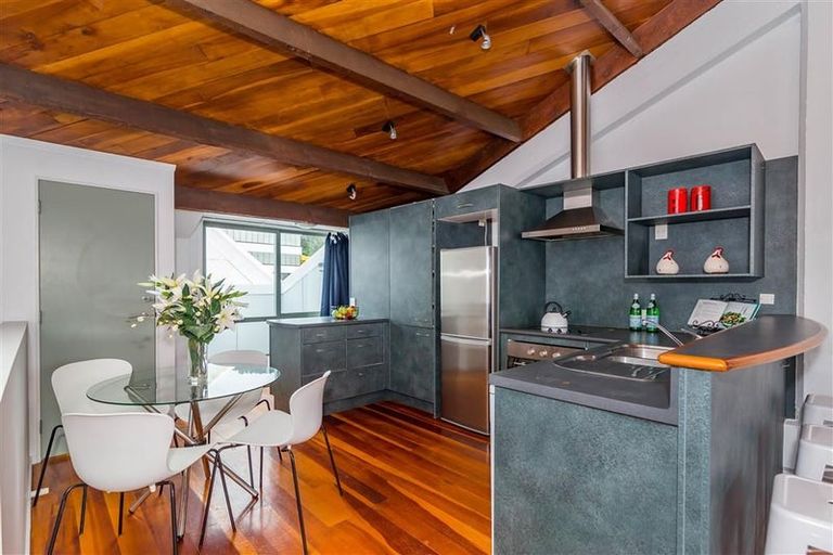 Photo of property in Metro Apartments, 220u8 Thorndon Quay, Pipitea, Wellington, 6011
