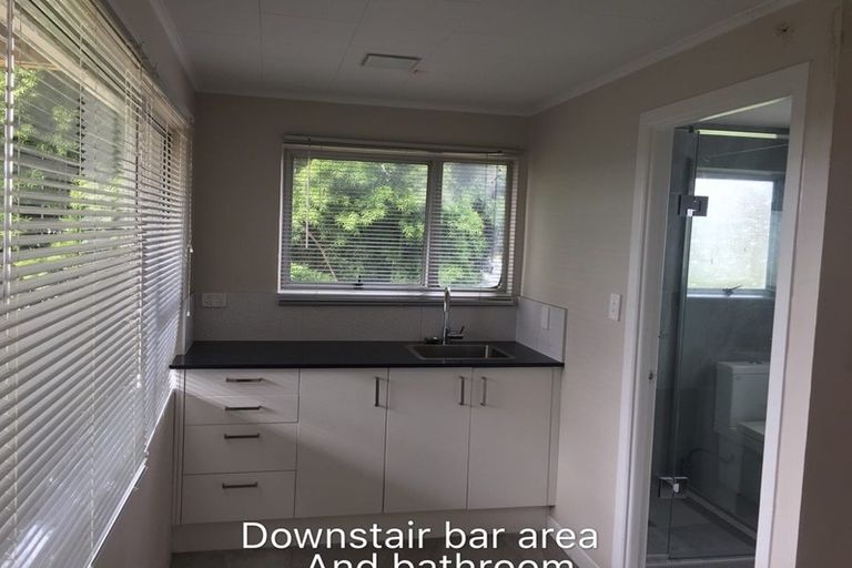 Photo of property in 26 Tawhana Crescent, Red Beach, 0932