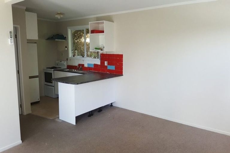 Photo of property in 31 Omega Street, Newlands, Wellington, 6037
