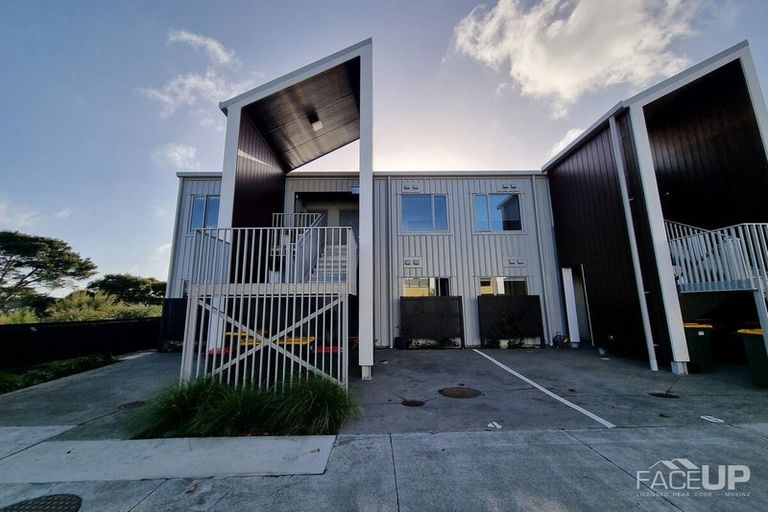 Photo of property in 4/28 Nevill Road, Hobsonville, Auckland, 0616