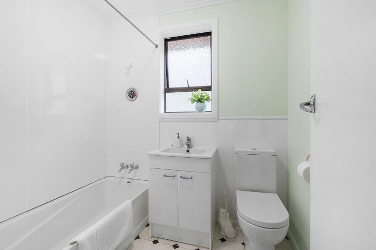 Photo of property in 13 Freeling Street, Island Bay, Wellington, 6023